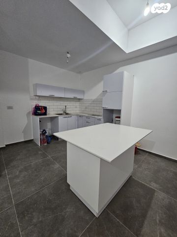 דירת גן, עליות, רמת גן