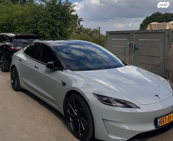 מודעת רכב טסלה מודל 3