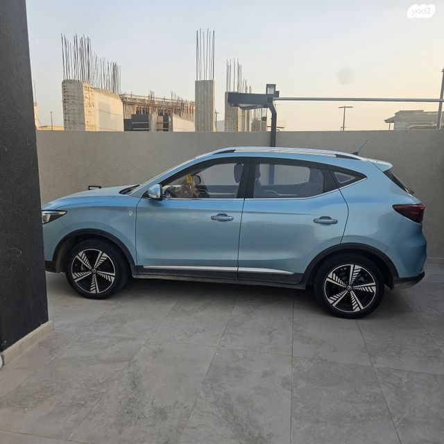 מודעת רכב אם ג'י ZS