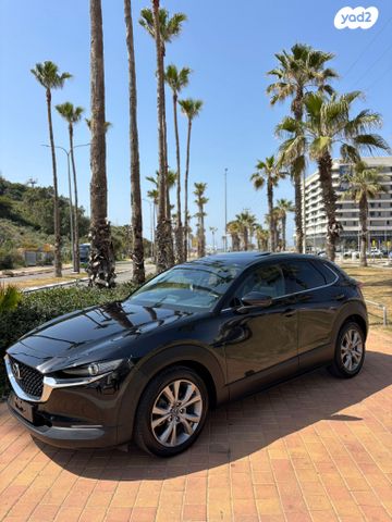 מודעת רכב מאזדה CX-30