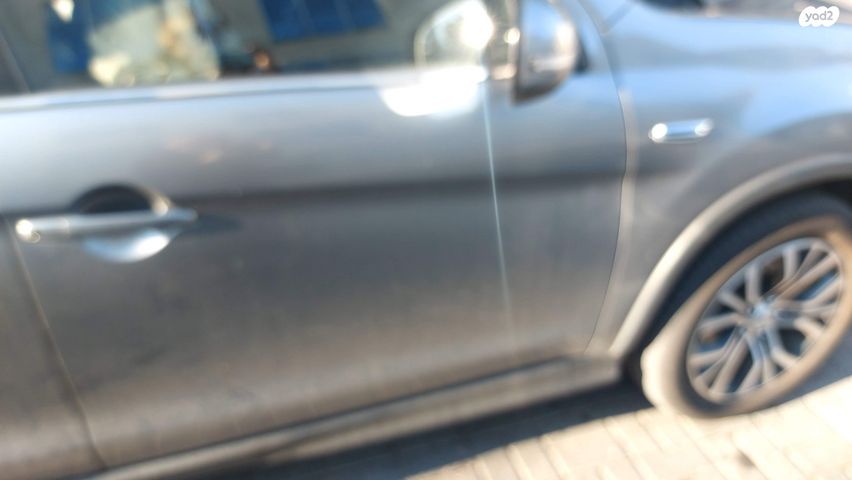 מודעת רכב מיצובישי ASX