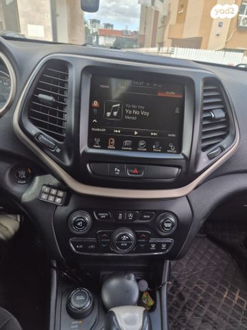 מודעת רכב ג'יפ צ'ירוקי