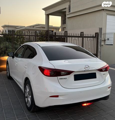 מודעת רכב מאזדה 3