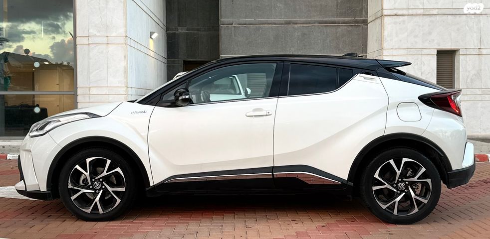 מודעת רכב טויוטה C-HR