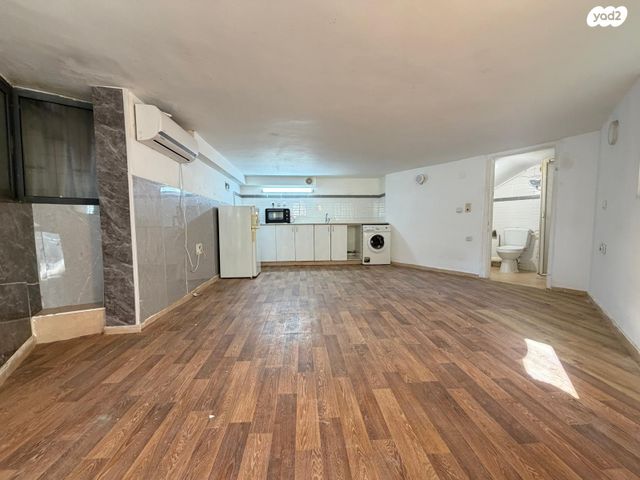 מודעת נכס, כיכר העצמאות, מרכז העיר דרום, נתניה