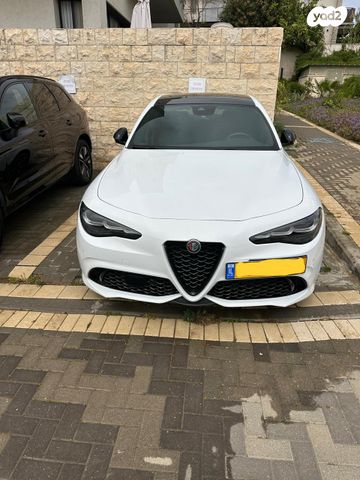 מודעת רכב אלפא רומיאו ג'וליה