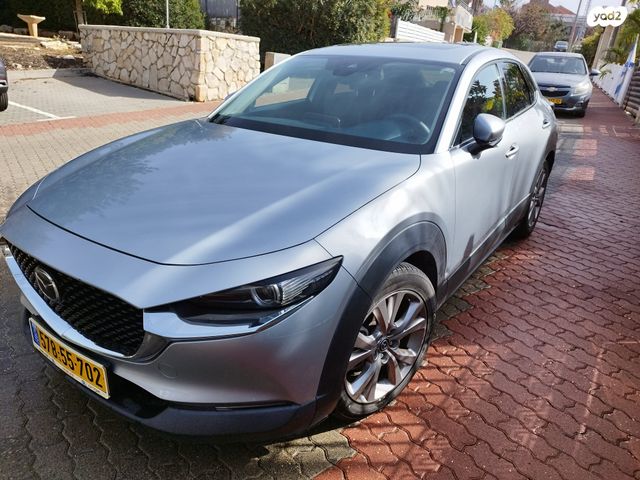 מודעת רכב מאזדה CX-30