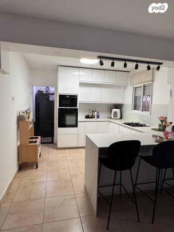 נחום גוטמן 24