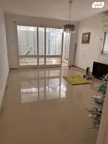 שדרות ירושלים 27