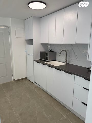 אנצו סירני 15