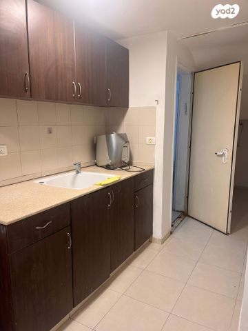 לאה גולדברג 6