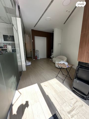 חנויות/ שטח מסחרי