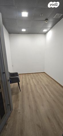 שדרות ירושלים 18