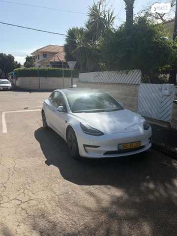 מודעת רכב טסלה מודל 3