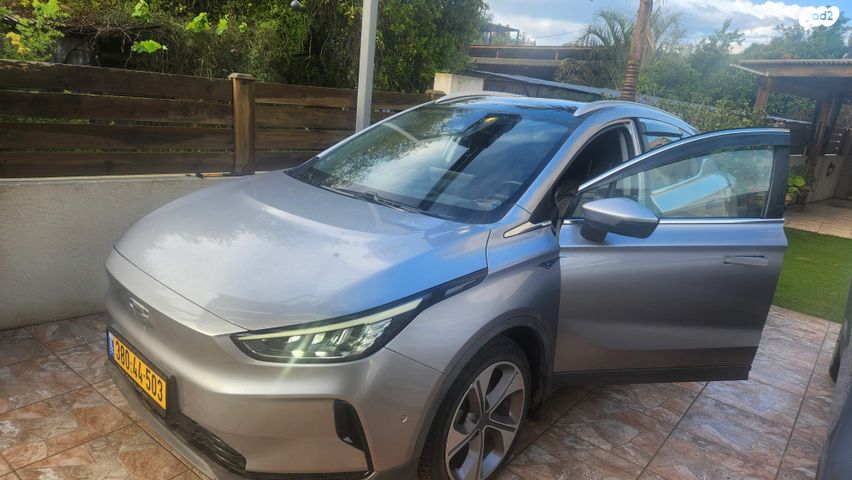 מודעת רכב ג׳ילי Geometry C