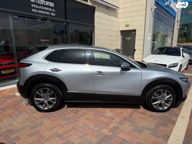 מודעת רכב מאזדה CX-30