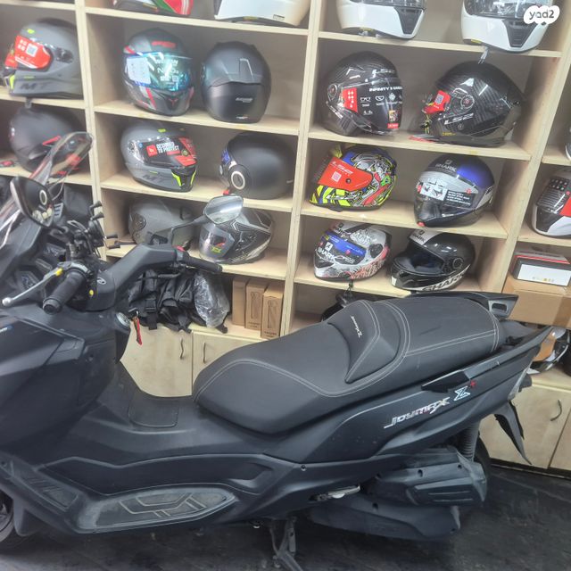 מודעת רכב סאן יאנג ג'וי-מקס 300 XI