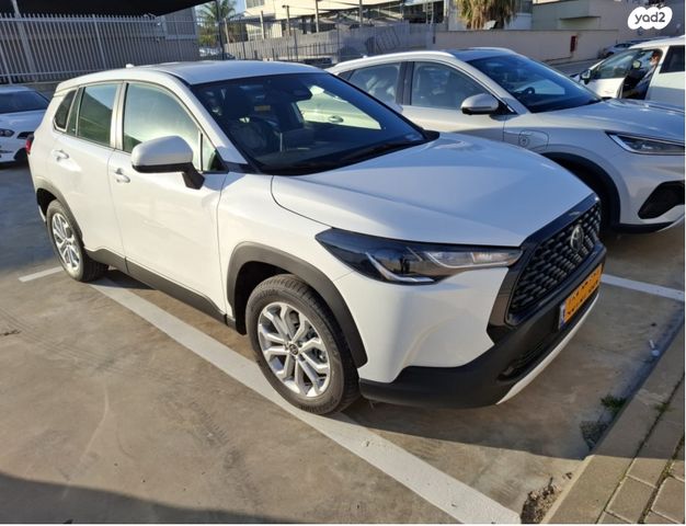 מודעת רכב טויוטה קורולה קרוס