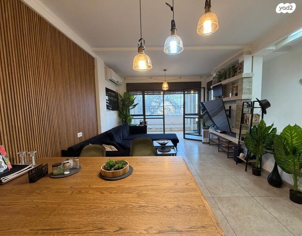 מודעת נכס, שדרות רוטשילד, רובע ט"ו, אשדוד