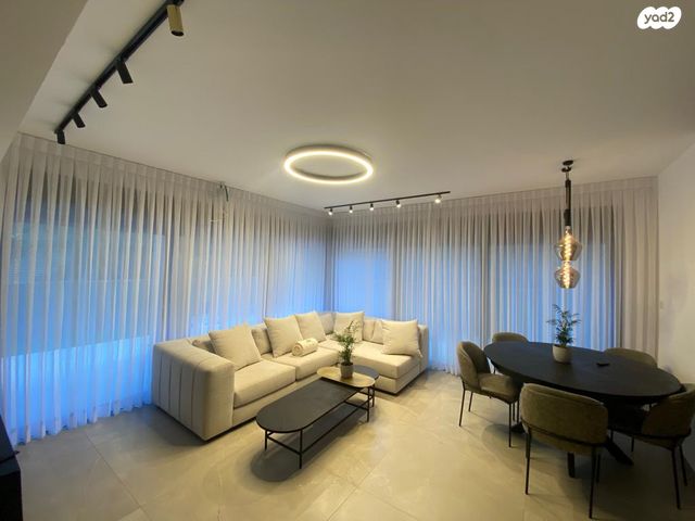 מודעת נכס, חרוזים, רמת גן