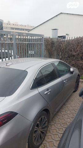 מודעת רכב טויוטה C-HR