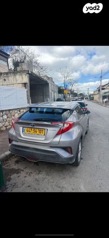 מודעת רכב טויוטה C-HR