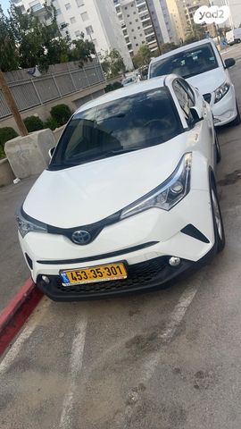 מודעת רכב טויוטה C-HR