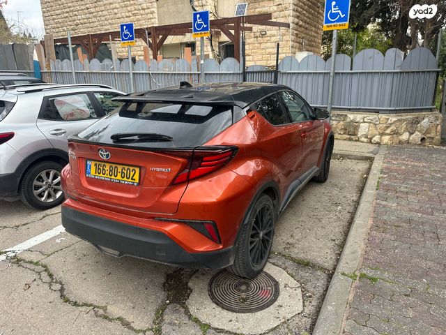 מודעת רכב טויוטה C-HR