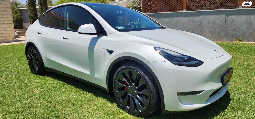 מודעת רכב טסלה מודל Y