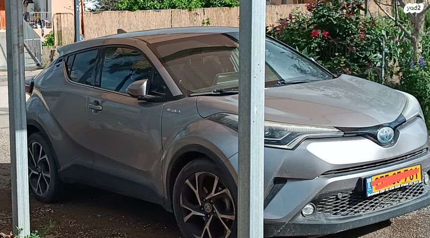 מודעת רכב טויוטה C-HR