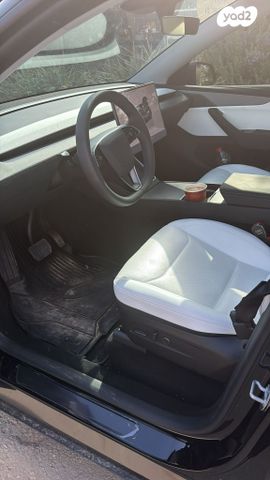 מודעת רכב טסלה מודל Y