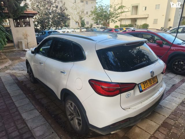 מודעת רכב אם ג'י EHS PHEV