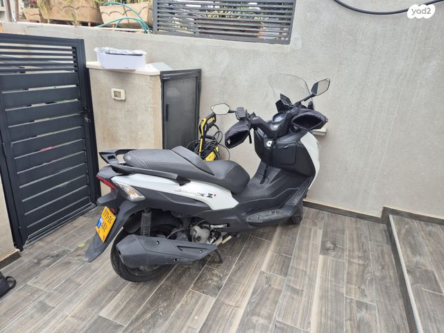 מודעת רכב סאן יאנג ג'וי-מקס Z-250