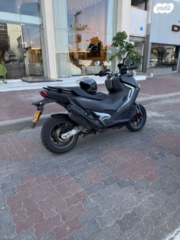 מודעת רכב סאן יאנג ADX400