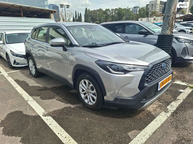 מודעת רכב טויוטה קורולה קרוס