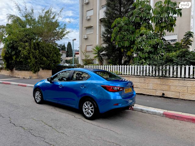 מודעת רכב מאזדה 2