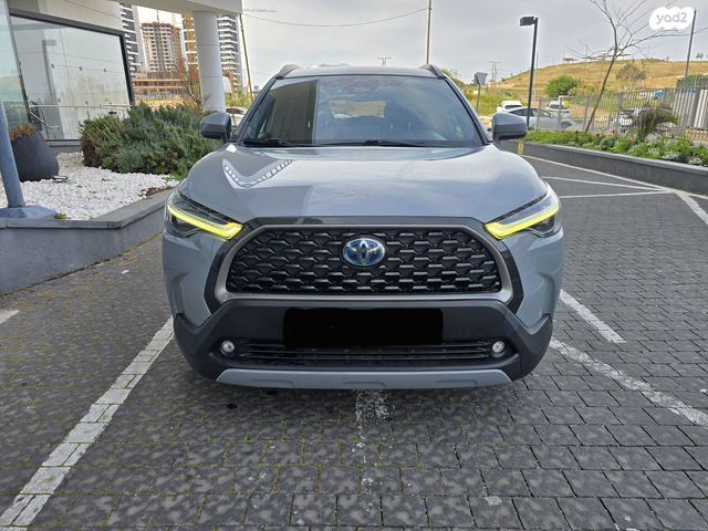 מודעת רכב טויוטה קורולה קרוס 2