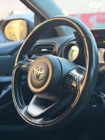 מודעת רכב טויוטה יאריס 2