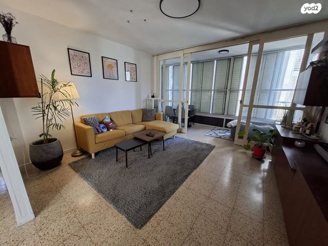 מבוא התיכון 11