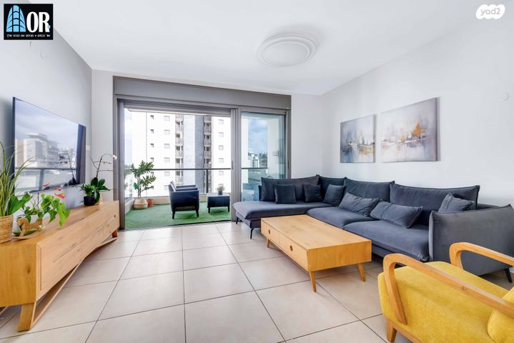 מודעת נכס, אפרים קישון, חתני פרס ישראל, באר יעקב