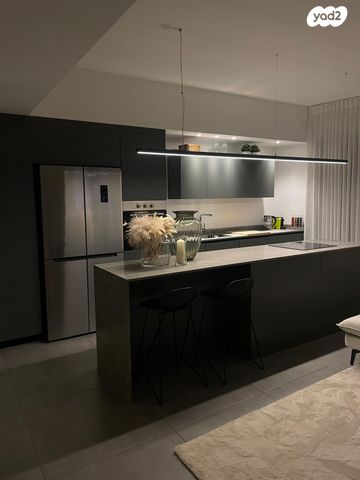 דרך מנחם בגין 158