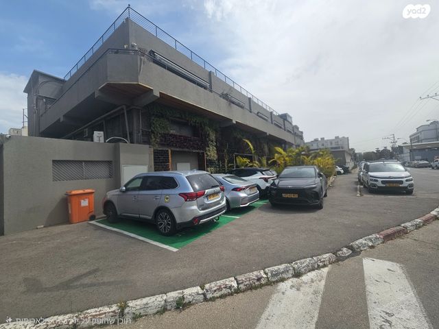 מבני תעשיה, אזור תעשיה, אזור