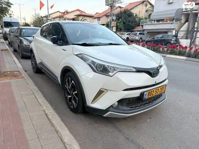 מודעת רכב טויוטה C-HR