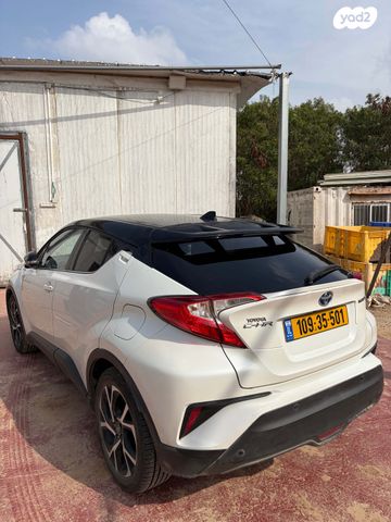 מודעת רכב טויוטה C-HR