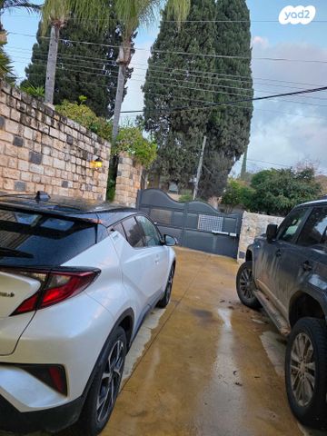 מודעת רכב טויוטה C-HR