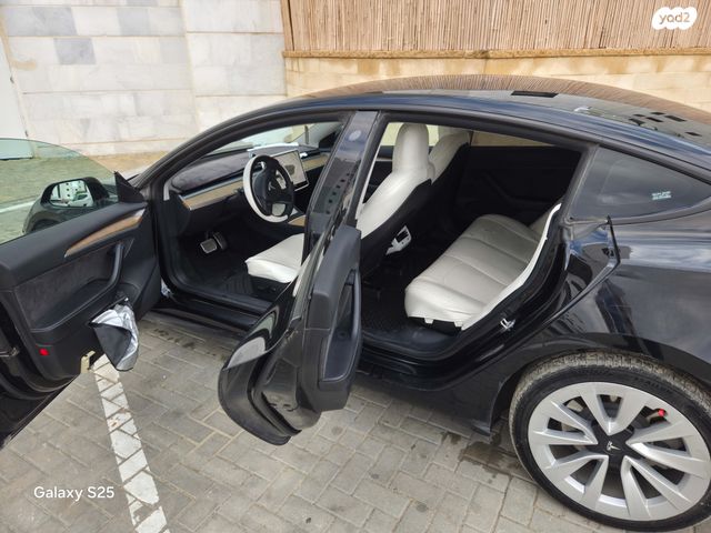 מודעת רכב טסלה מודל 3