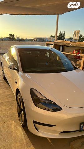 מודעת רכב טסלה מודל 3