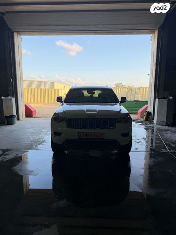 מודעת רכב ג'יפ גרנד צ'ירוקי