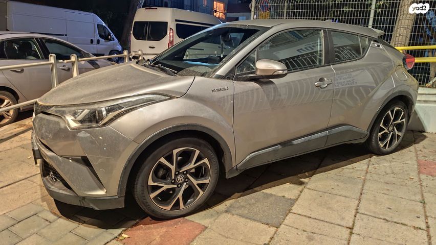 מודעת רכב טויוטה C-HR