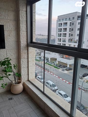 שדרות החוצבים 24